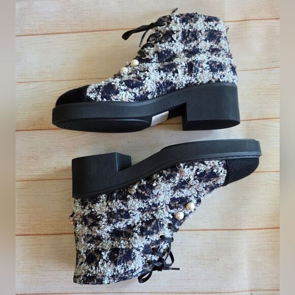 Chanel Tweed Calfskin Pearl Combat Short Ankle Boots Chunky Heel Size 42 - Picture 13 of 16